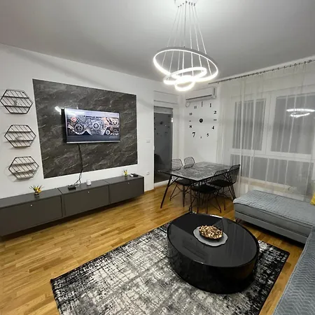 Golden Royal B Apartment