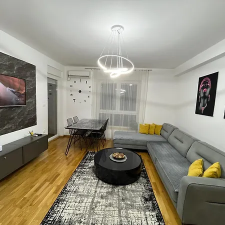 Golden Royal B Apartment *